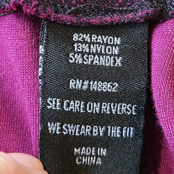 Torrid Berry Plaid Ponte Stetchy Pants Ankle Crop Length 20R Punk Grunge Alt Emo - Picture 8 of 9